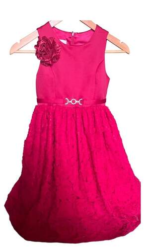 Сукня з прикрасами